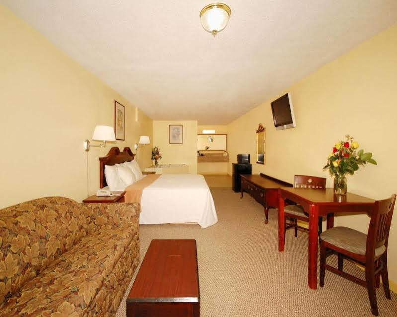 ממפיס Rodeway Inn מראה חיצוני תמונה